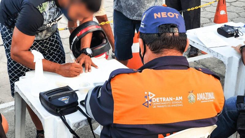 Multas do Detran podem ser pagas com até 40% de desconto por meio de aplicativo