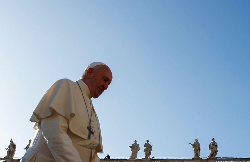 Papa Francisco passa bem após cirurgia para remover parte do cólon
