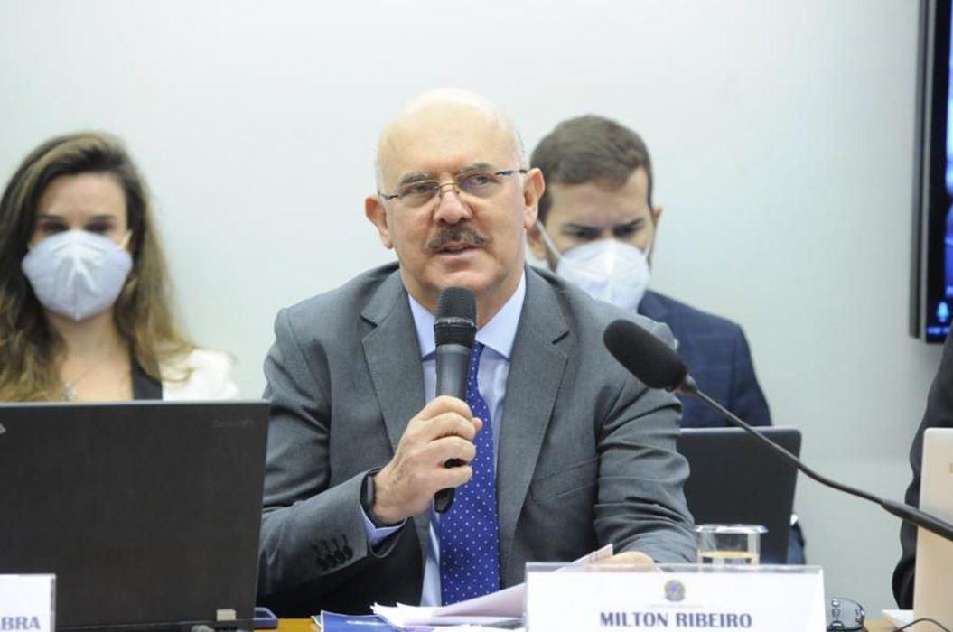 Ministro da Educação diz não se opor à conectividade em escolas