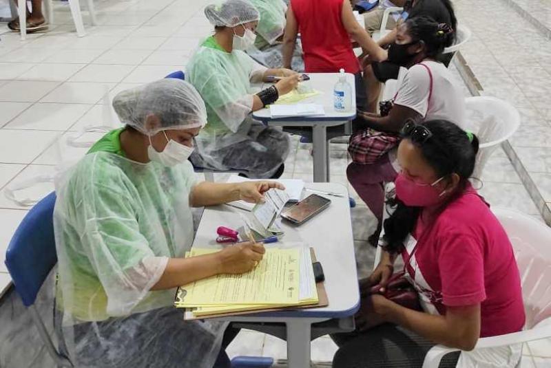 Em Itacoatiara, governo do Amazonas encerra entrega do Auxílio Estadual Enchente e beneficia mais de 5 mil famílias