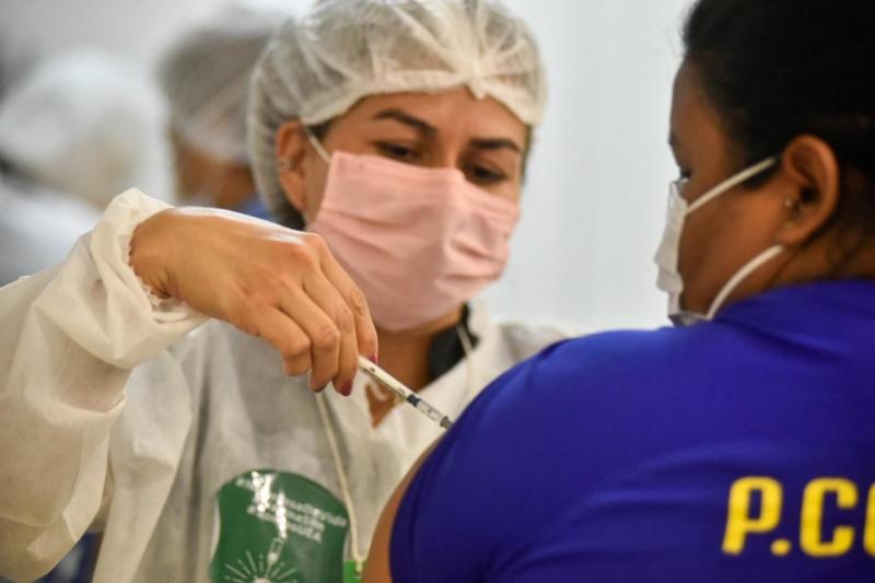 Com divisão equitativa, Estado já distribuiu mais de 1,9 milhão de primeiras doses de vacinas contra a Covid-19, sendo 50,65% para Manaus