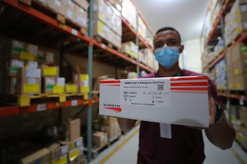 Cema começa receber testes de antígeno adquiridos pelo Governo do Amazonas para diagnóstico da Covid-19