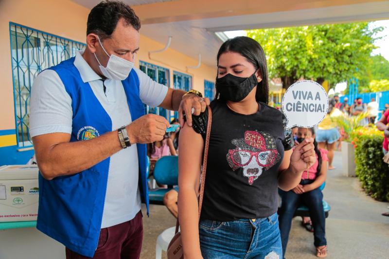 Em Parintins, jovens de 18 e 19 lotam postos de vacinação contra Covid-19 nesta segunda (12)