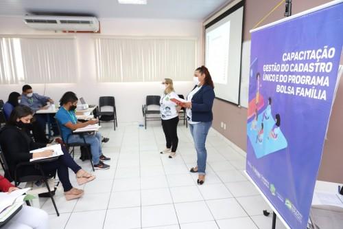 Seas realiza capacitação presencial para técnicos do Programa Bolsa Família