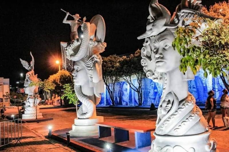 Artista denuncia furto das luminárias do letreiro ‘Eu Amo Parintins’