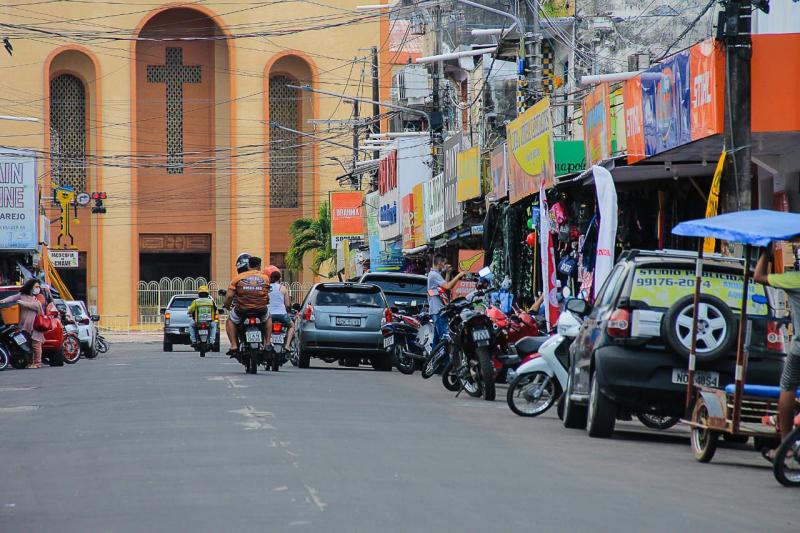 Prefeitura de Parintins injeta mais de R$ 14 milhões na economia pagando folha de julho, metade do 13° e fornecedores