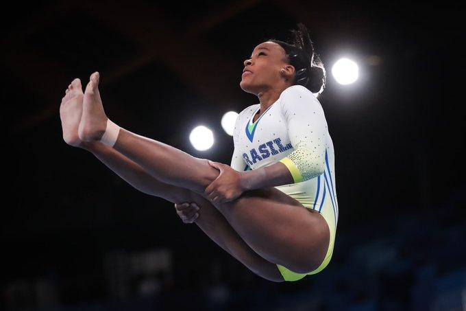Rebeca Andrade fatura prata, 1ª medalha na ginástica feminina do país