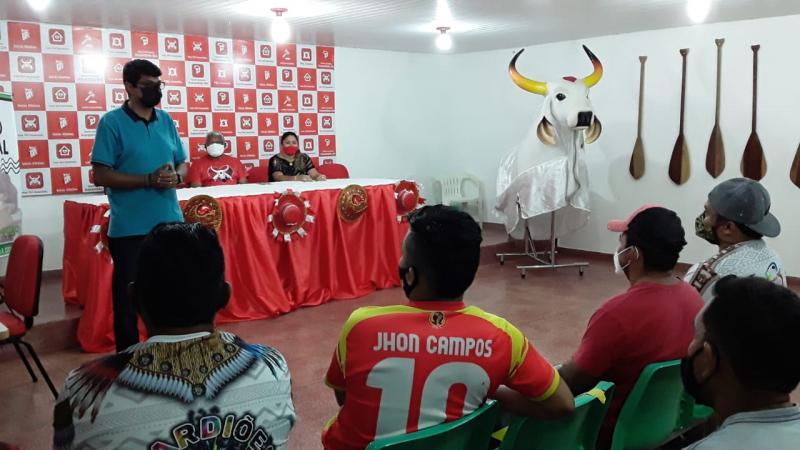 Artistas de Parintins podem solicitar auxílio financeiro até 31 de julho, informa secretário