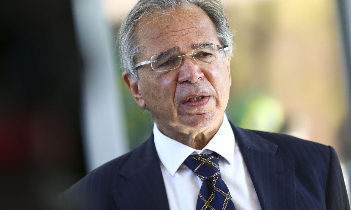 Orçamento pode acomodar aumento do Bolsa Família, diz Paulo Guedes