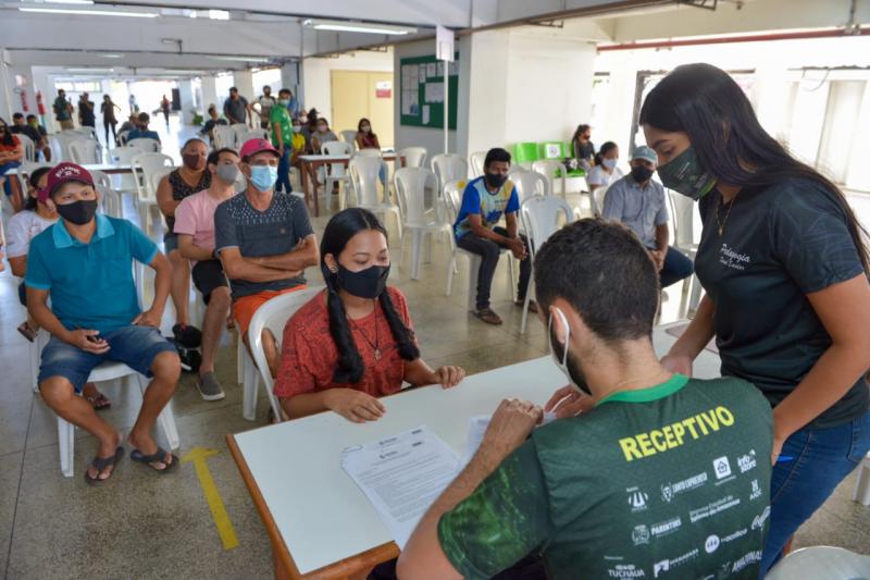 Secretaria de Cultura entrega Auxílio Estadual para classe artística em Parintins, Barreirinha e Nhamundá