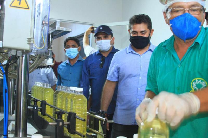 No Maranhão, prefeito Glenio Seixas e vereadores de Barreirinha visitam estrutura da agroindústria de óleo de babaçu