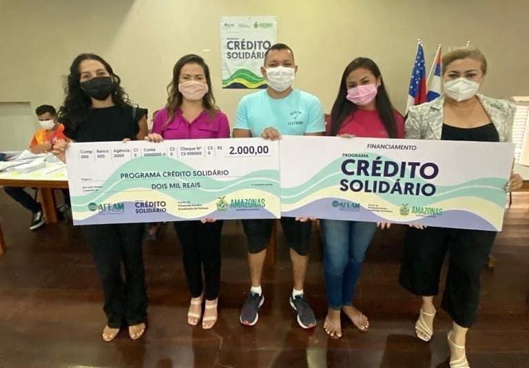 Crédito Solidário: proponentes de Parintins recebem pagamentos do programa do Governo do Amazonas
