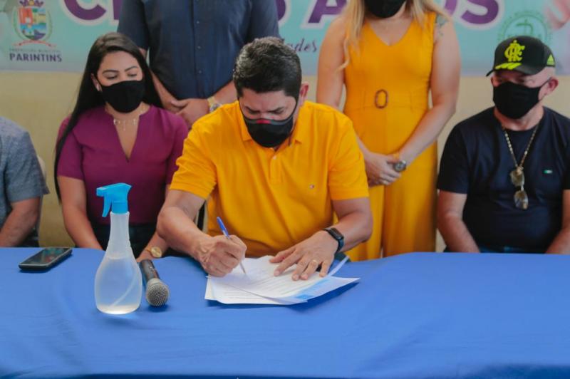 Prefeito de Parintins, Bi Garcia, assina adesão ao Selo UNICEF