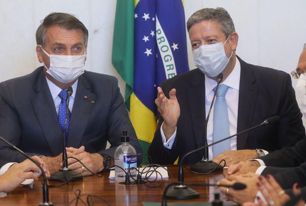 Bolsonaro entrega medida provisória do novo Bolsa Família