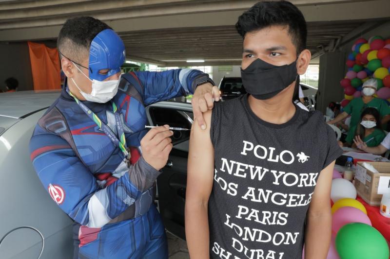 Quase 7 mil adolescentes foram vacinados contra Covid-19 no posto do Sambódromo no sábado (14)