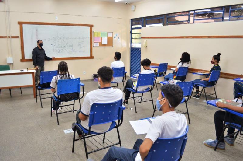 Secretaria de Educação convoca 122 profissionais, para atuação em Manaus e no interior