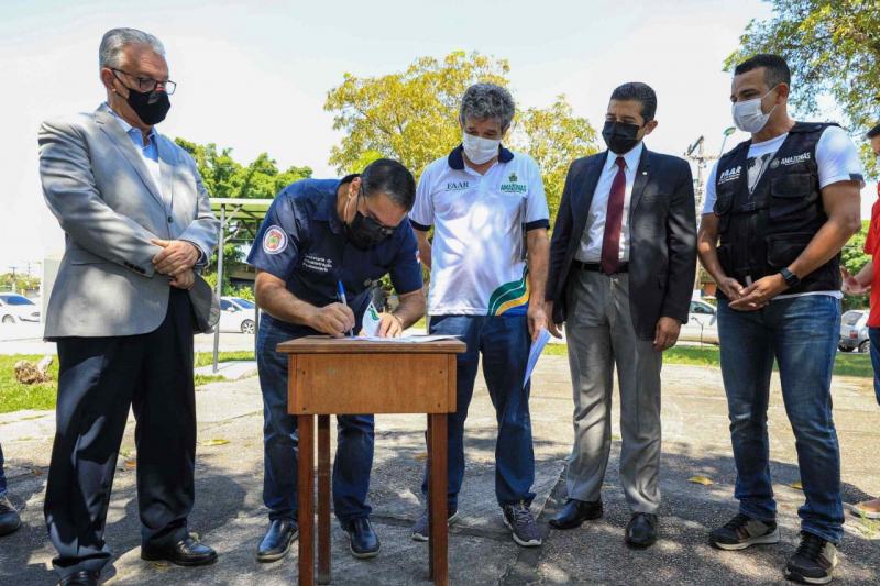 Governo do AM firma parceria para reformas de dois estádios e Vila Olímpica com mão de obra do sistema prisional