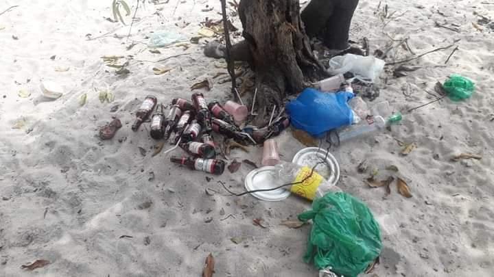 Lixo deixado na praia de Itaracuera tem sido motivo de descontentamento