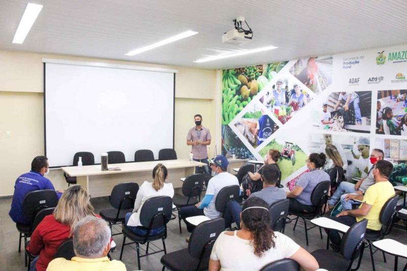 Governo do AM investe na cadeia produtiva do cacau e inicia capacitação de técnicos para fortalecer o setor