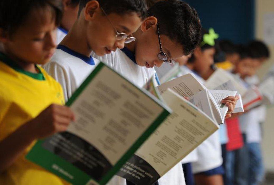 Professores têm até segunda para escolher livros da educação infantil