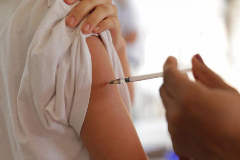 Avanço da vacinação refletiu na redução de óbitos, internações e casos de Covid-19 no Amazonas