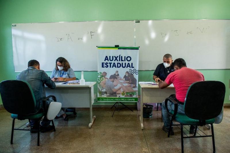 Governo do Amazonas entregou mais de 1,3 mil cartões do Auxílio Estadual para trabalhadores da cultura