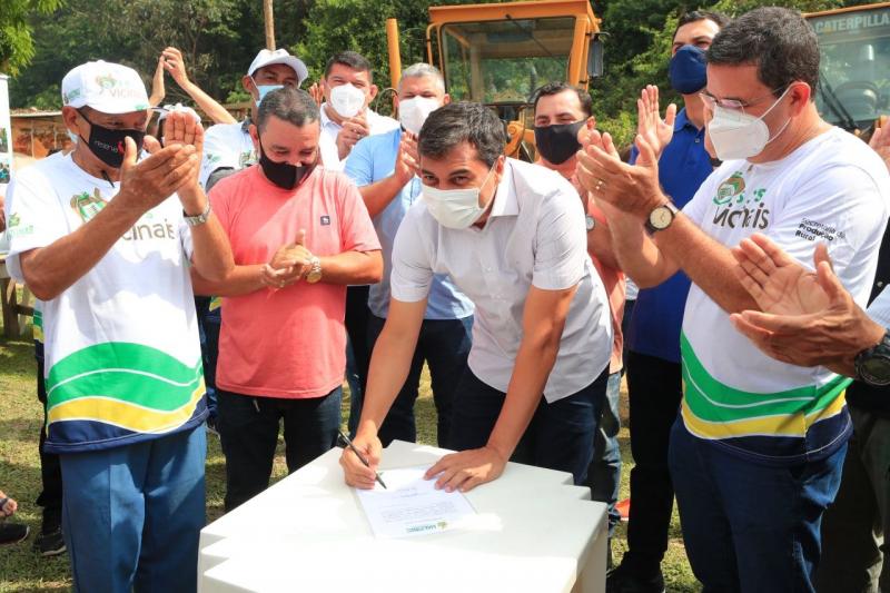 Governador Wilson Lima assina ordem de serviço para obras do 'SOS Vicinais' na capital e interior