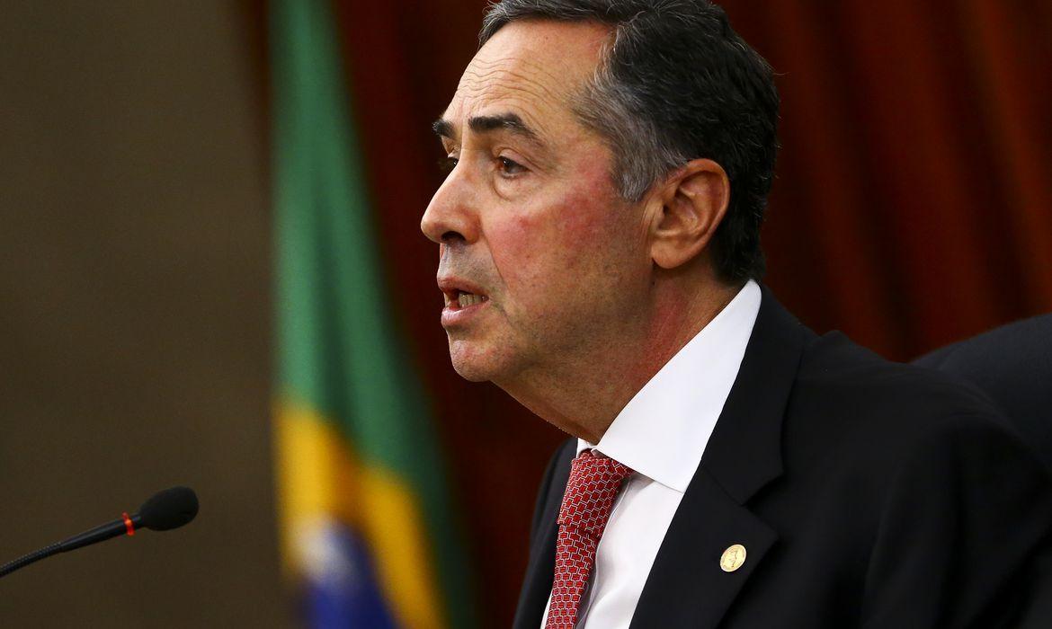 Presidente do TSE defende sistema eleitoral e rebate Bolsonaro Presidente do TSE defende sistema eleitoral e rebate Bolsonaro