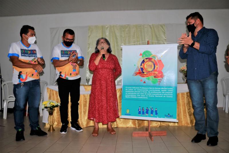 Prefeito Glenio Seixas realiza lançamento do primeiro curso preparatório gratuito de Barreirinha