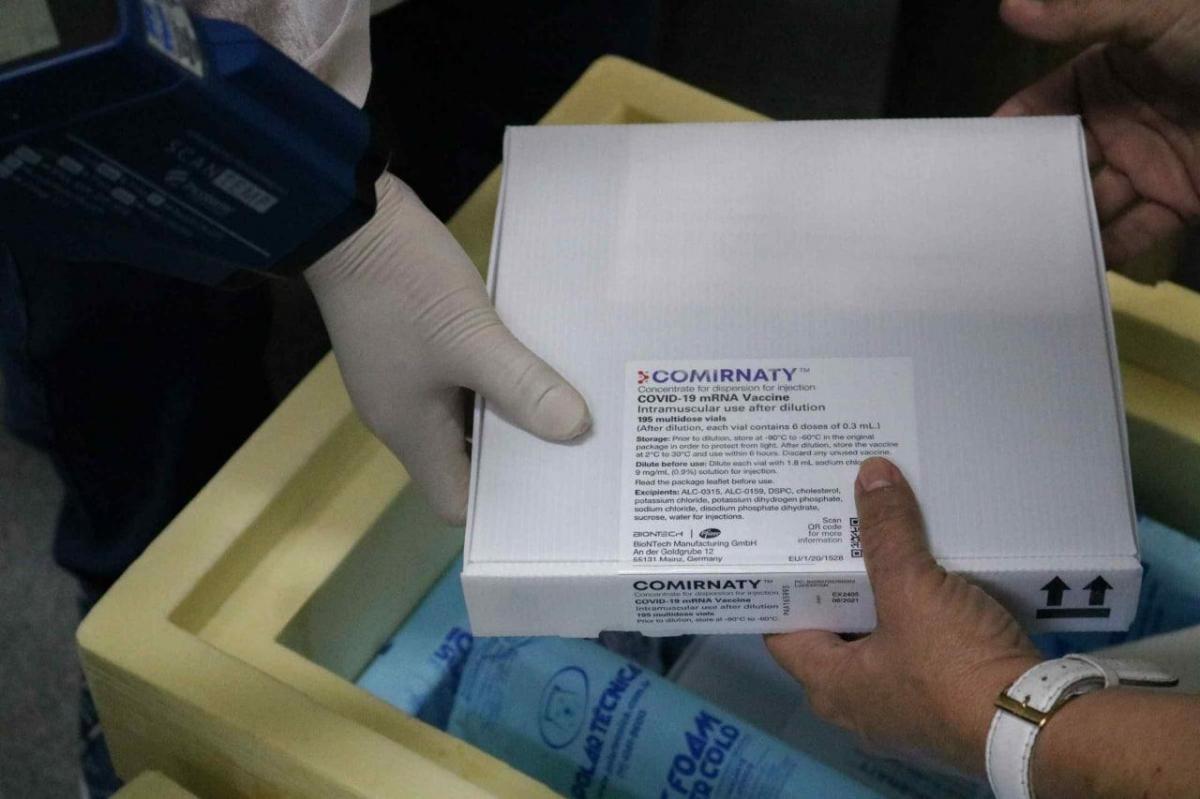 Amazonas recebe remessa com 93.600 doses de vacinas da Pfizer