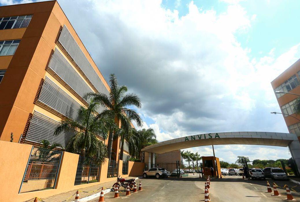 Anvisa determina recolhimento de lotes da vacina CoronaVac