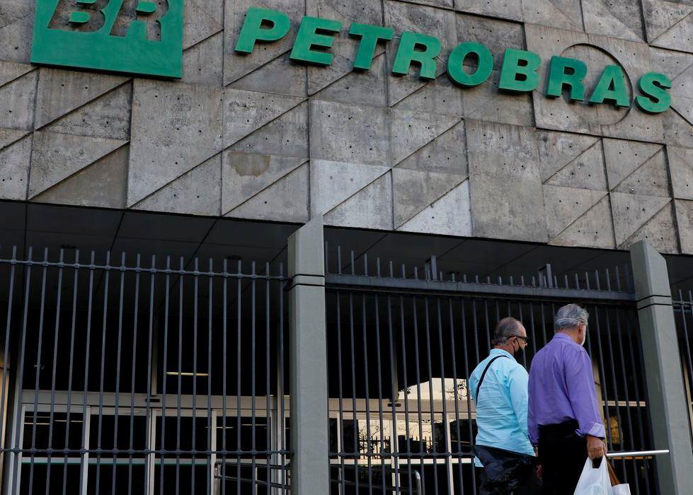 Petrobras reajusta hoje preços do gás de cozinha e da gasolina