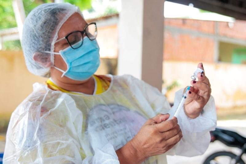 Parintins inicia vacinação terceira dose contra Covid a profissionais de saúde do Jofre Cohen nesta segunda