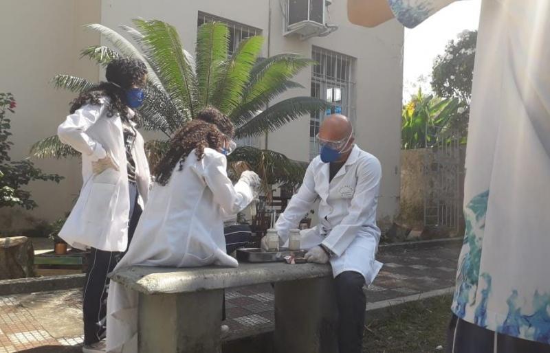 Professor da rede estadual transforma escola de Manacapuru em referência no circuito de competições científicas Professor da rede estadual transforma escola de Manacapuru em referência no circuito de competições científicas