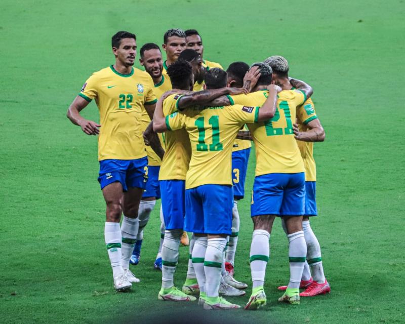Impulsionado por 12.528 torcedores, Brasil goleia Uruguai por 4 a 1 na Arena da Amazônia