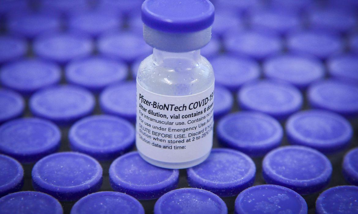 Carregamento com 3,2 milhões de doses da Pfizer chega ao Brasil Carregamento com 3,2 milhões de doses da Pfizer chega ao Brasil
