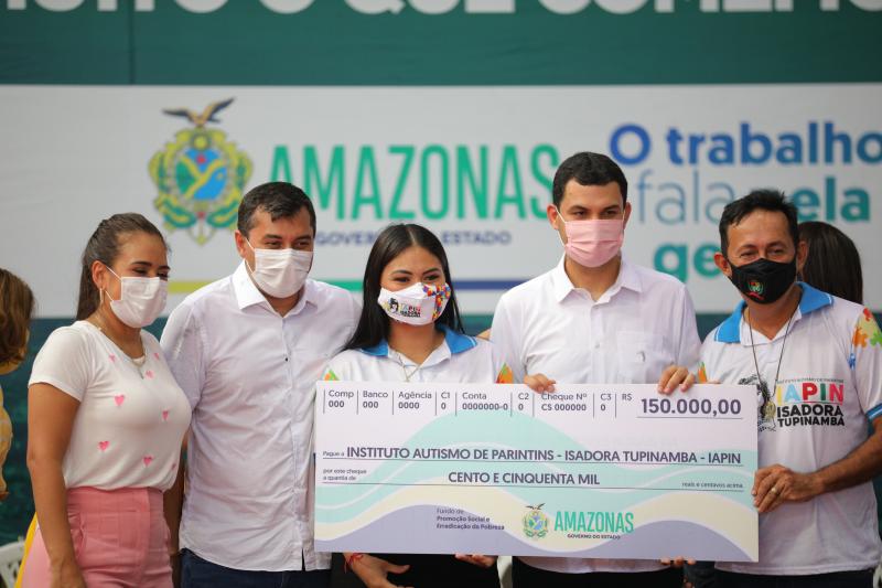 Wilson Lima libera R$ 1,1 milhão a associações e anuncia mais R$ 20 milhões para setor primário, em Parintins