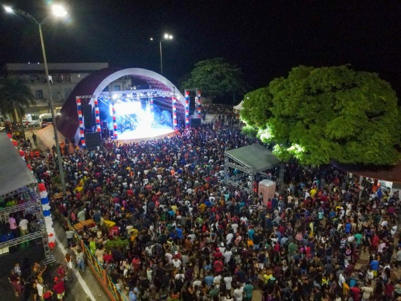 Aniversário de Parintins reúne cerca de 10 mil pessoas vacinadas contra Covid