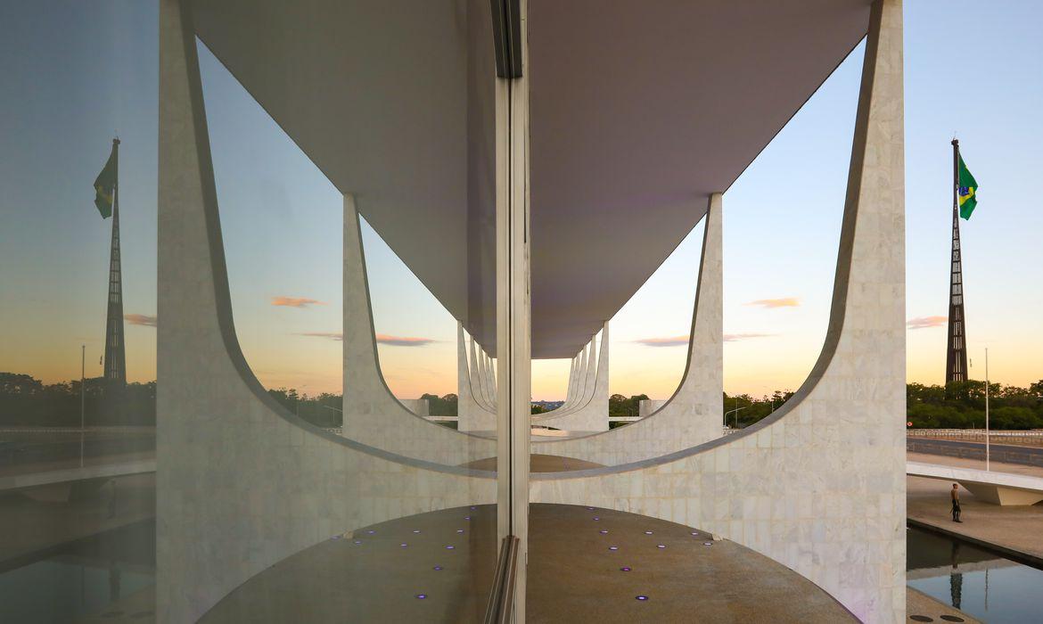 Governo anuncia novidades sobre o Auxílio Brasil