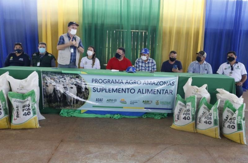 Em Autazes, pecuaristas são beneficiados com suplemento alimentar para gado
