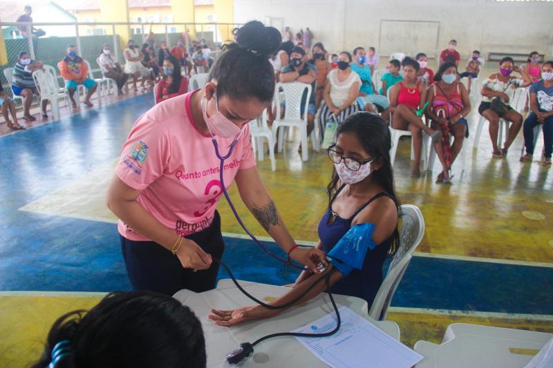 Em Parintins, mais de 400 moradores do Zé Açu recebem atendimentos especializados de saúde