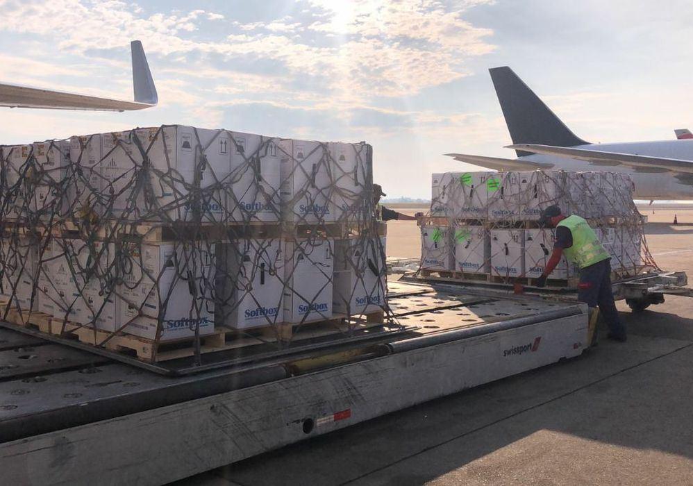 Mais de 3,6 milhões de vacinas da Pfizer chegam ao Brasil