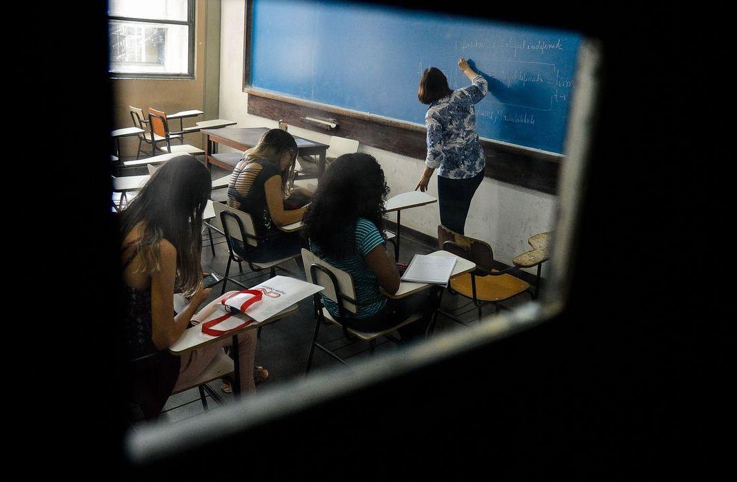 Pagamento de bolsas de 60 mil estudantes de graduação está atrasado