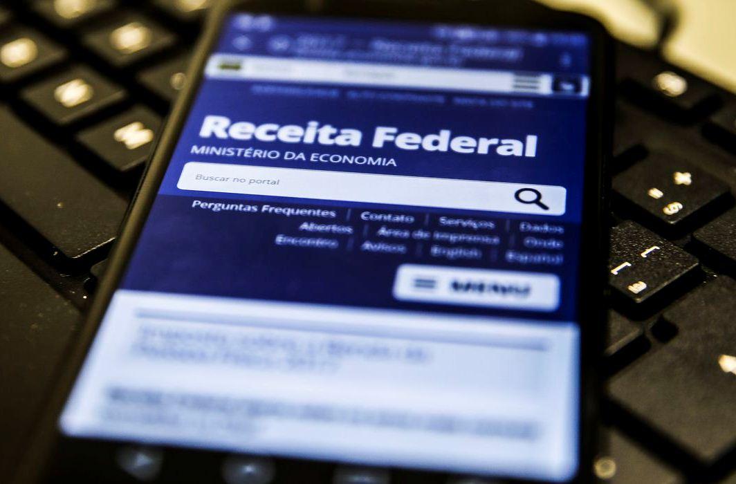 Receita Federal paga hoje lote residual de restituições do IRPF 2021