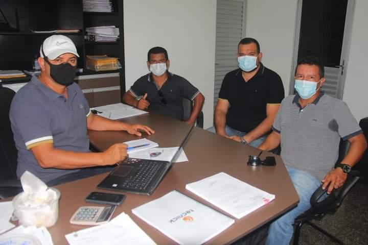 Prefeitura de Parintins anuncia pagamento do abono salarial a professores