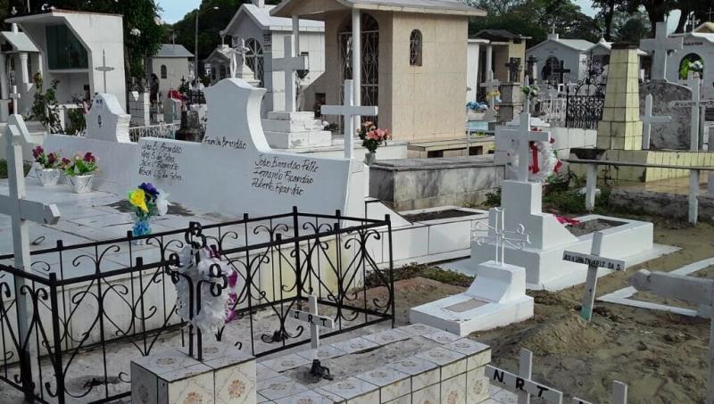 Sem espaço para novas sepulturas, parintinenses cobram um novo cemitério