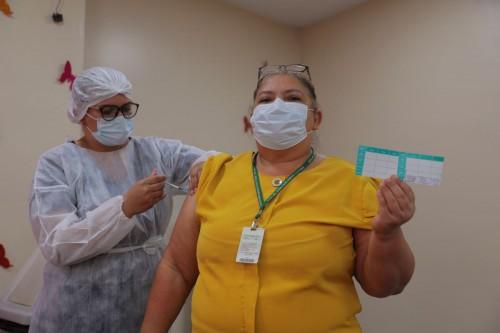 SES inicia oferta de vacina contra Covid-19 para servidores e profissionais não vacinados