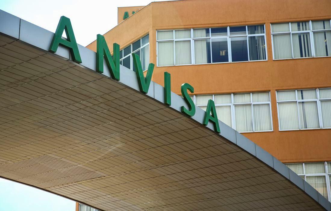 Anvisa recebe novas ameaças por vacinação de crianças contra Covid-19