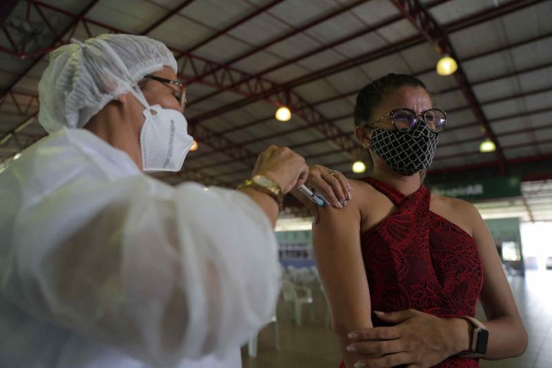 Dose de reforço de vacina contra a Covid-19 é ampliada para faixa etária de 50 anos no Amazonas