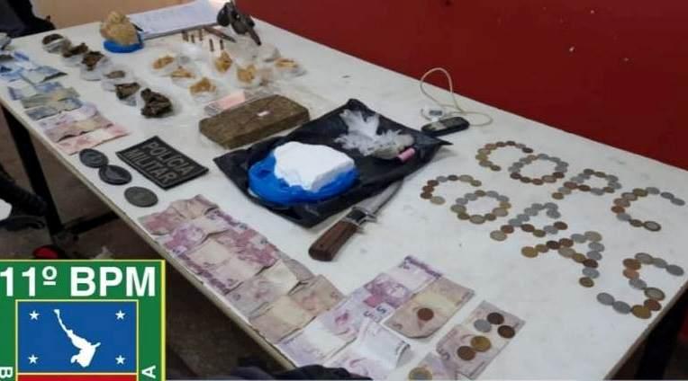 Em Parintins, PM prende em flagrante dois homens e uma mulher acusados de tráfico de drogas e porte ilegal de arma de fogo 